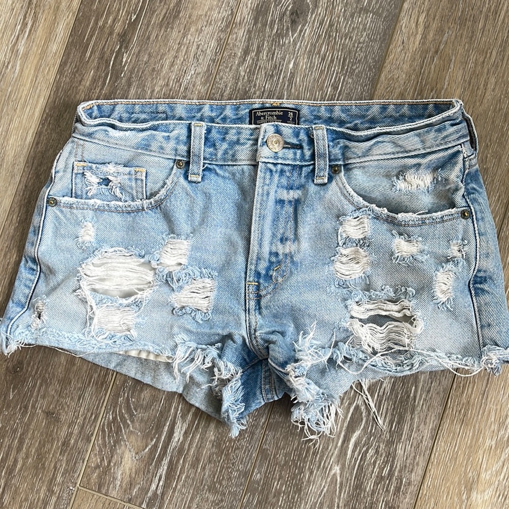 Abercrombie and fitch size 26 shorts.